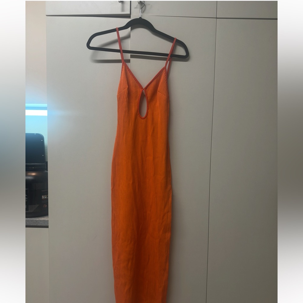 Bec + Bridge Ula MIDI dress in Chili - Picture 2 of 9